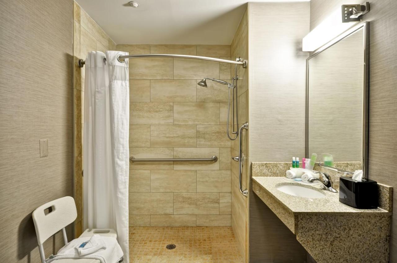 Holiday Inn Express Romulus / Detroit Airport By Ihg Екстериор снимка