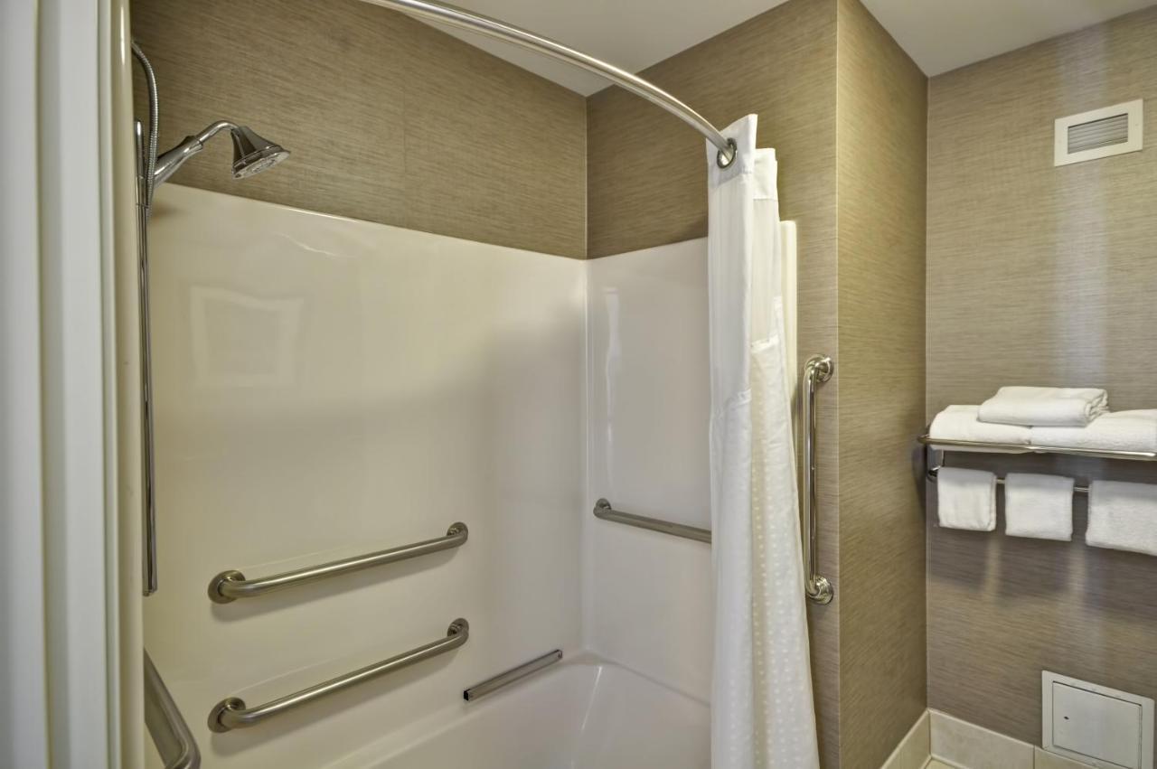 Holiday Inn Express Romulus / Detroit Airport By Ihg Екстериор снимка