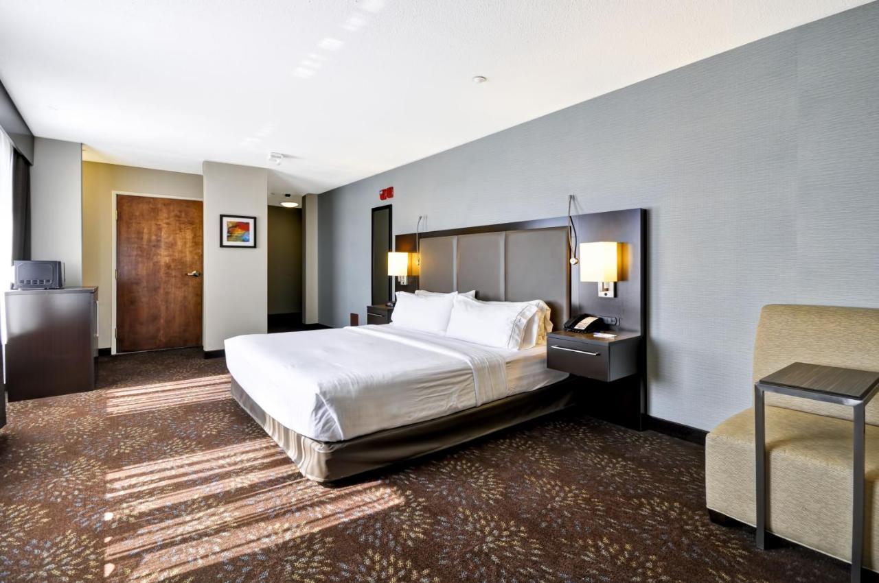 Holiday Inn Express Romulus / Detroit Airport By Ihg Екстериор снимка