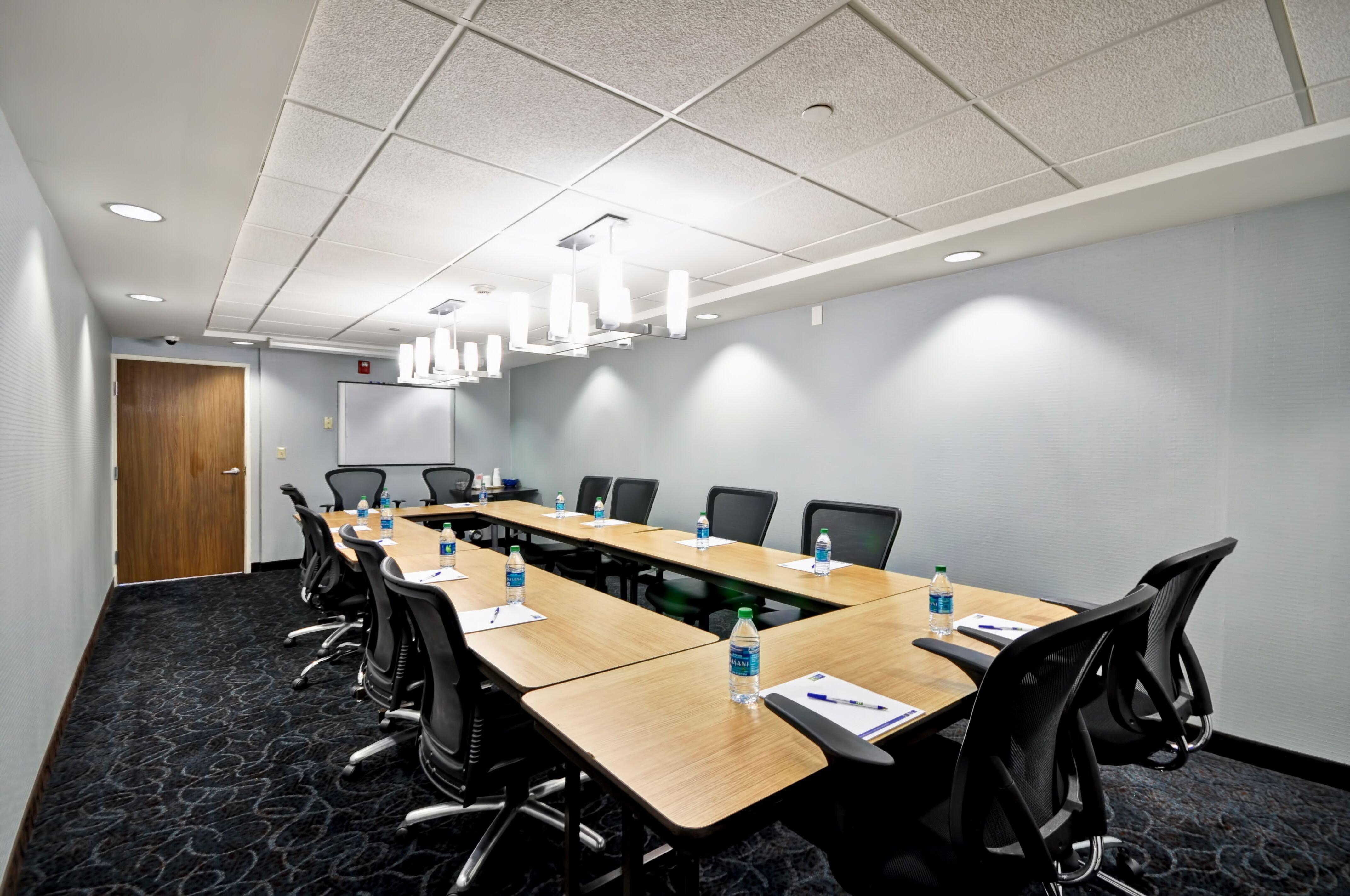 Holiday Inn Express Romulus / Detroit Airport By Ihg Екстериор снимка