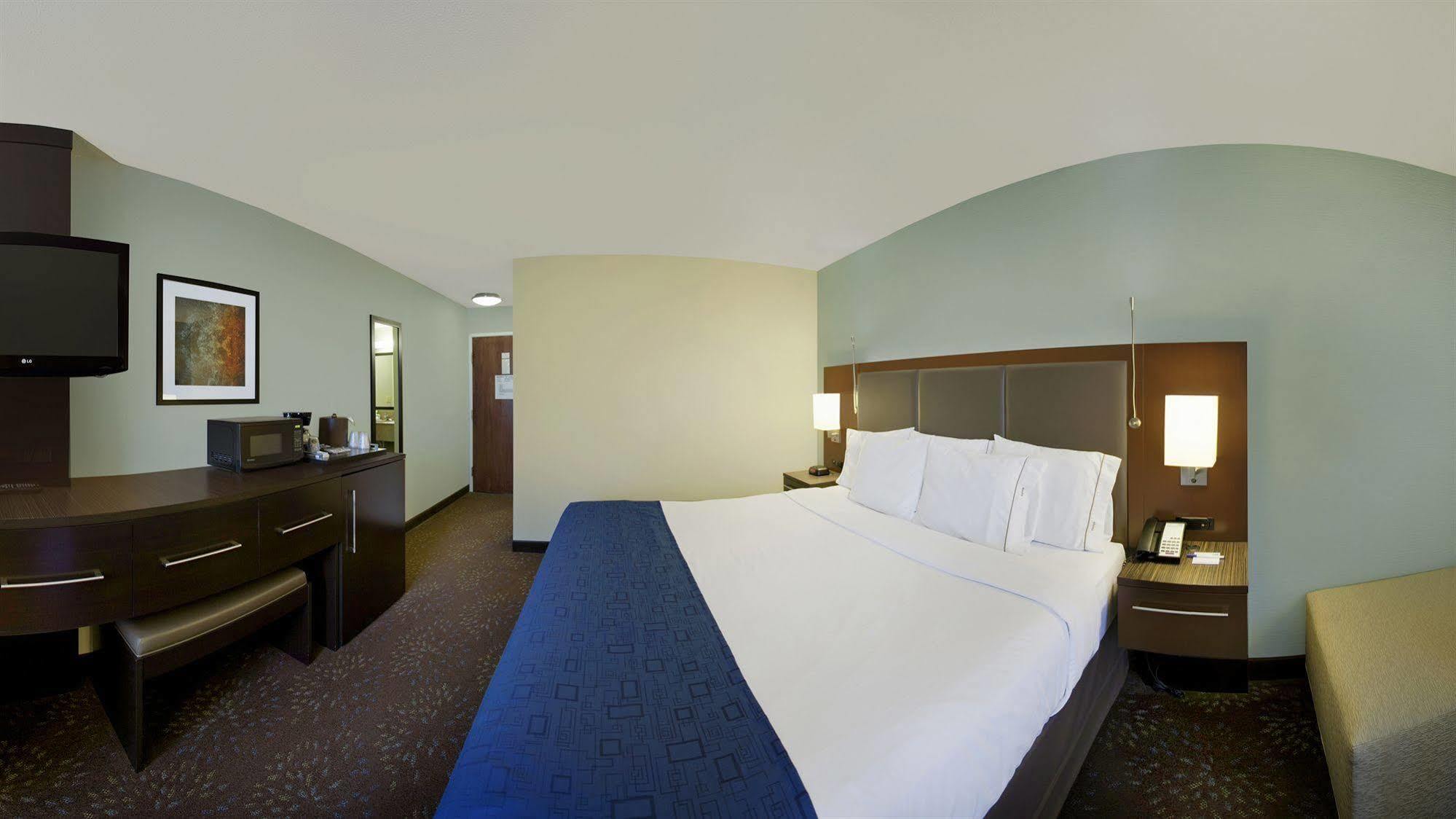 Holiday Inn Express Romulus / Detroit Airport By Ihg Екстериор снимка