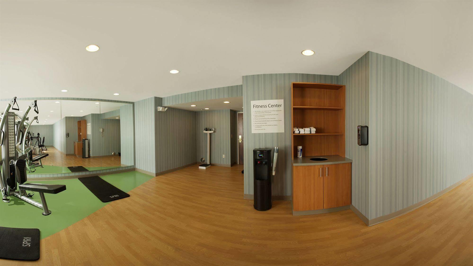 Holiday Inn Express Romulus / Detroit Airport By Ihg Екстериор снимка