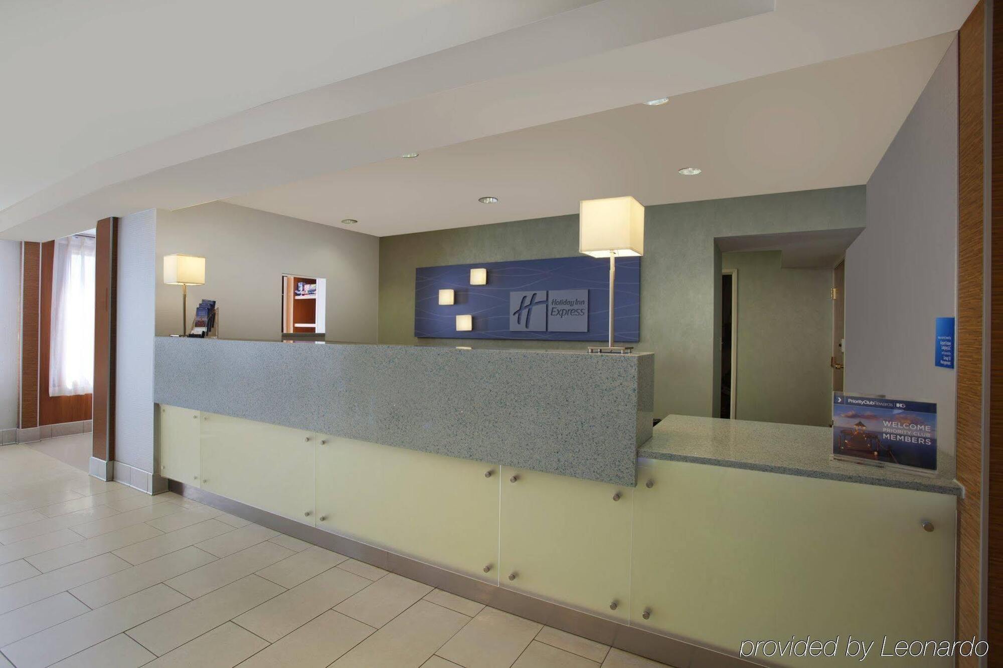 Holiday Inn Express Romulus / Detroit Airport By Ihg Екстериор снимка