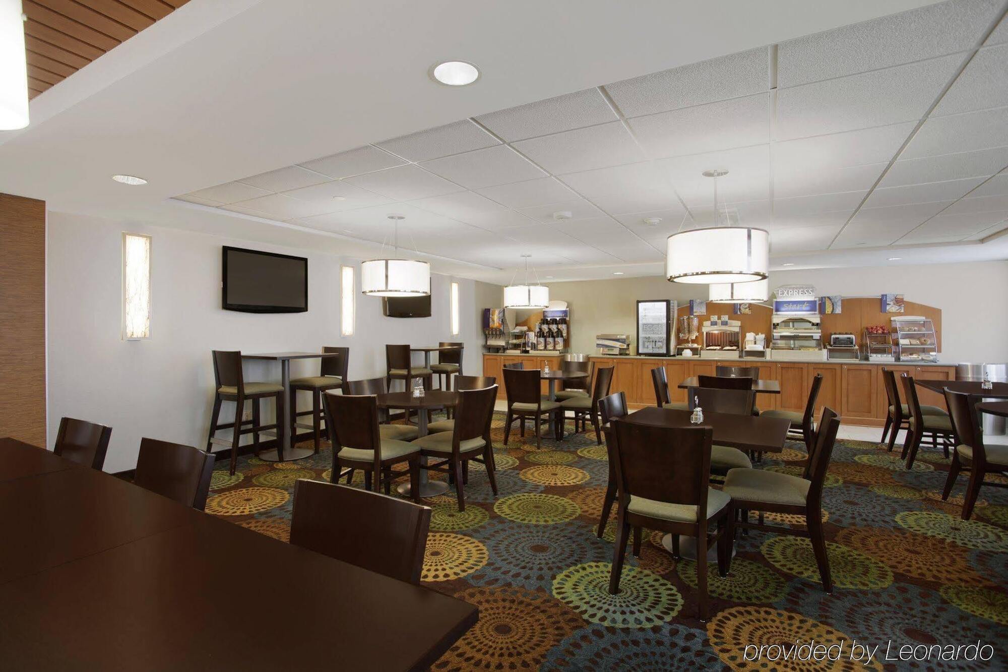 Holiday Inn Express Romulus / Detroit Airport By Ihg Екстериор снимка