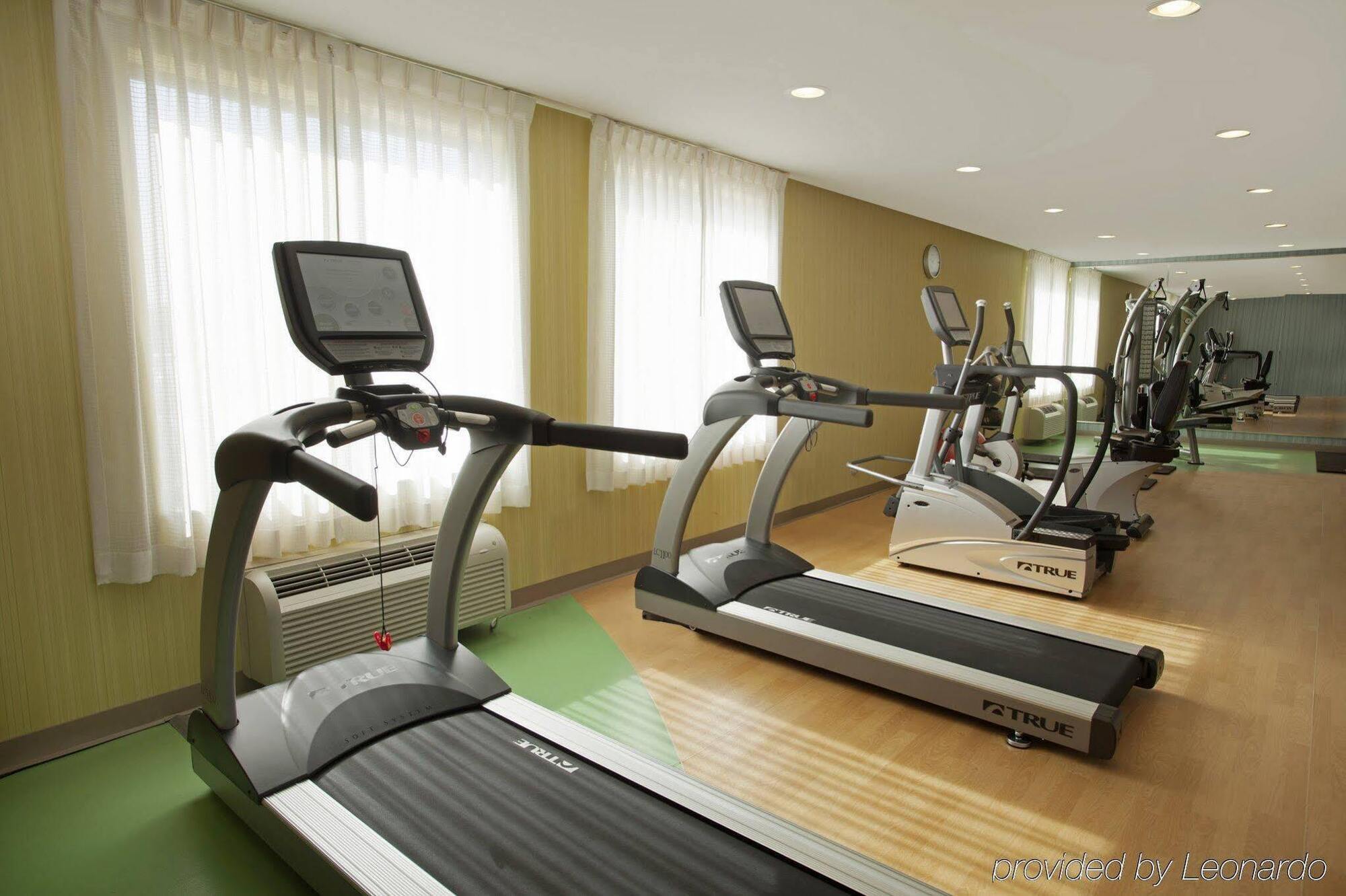 Holiday Inn Express Romulus / Detroit Airport By Ihg Екстериор снимка